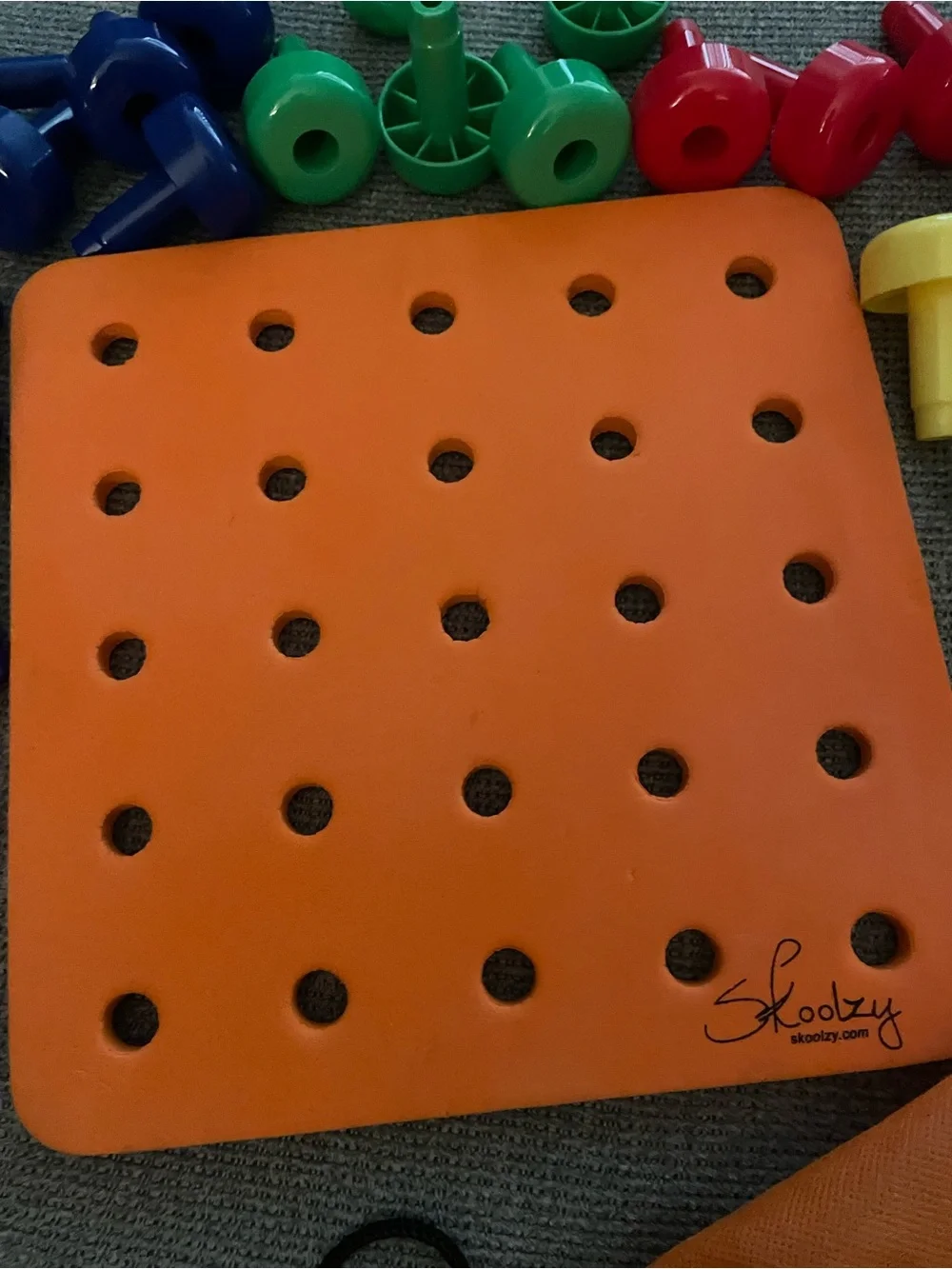 Skoolzy pegs and peg board learning toy